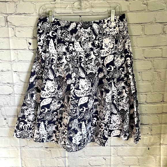 Chaps Full A-Line Navy & White Floral Print Skirt Size 6 - Picture 3 of 4